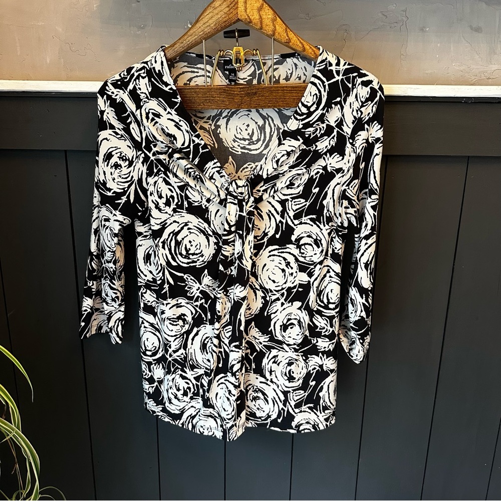 Rafaella Womens Medium Black White Floral 3/4 Sleeve Cross Over Front Top